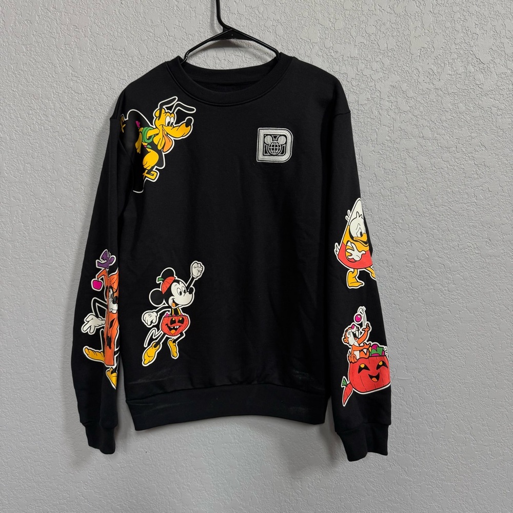 Disney 2022 Disneyland Black Mickey & Friends Halloween Sweater  size Small